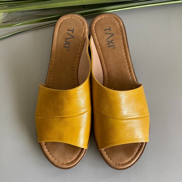 Taxi Sheena Mustard Slip On Sandals Sz 10 - Picture 2 of 8
